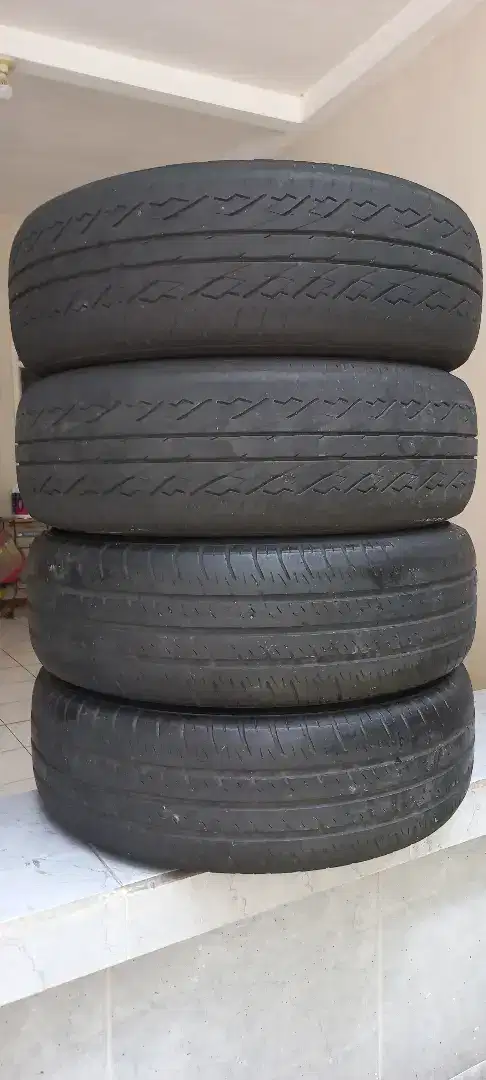 Ban Mobil Ring 15 185/65 Merk Dunlop GT Champiro