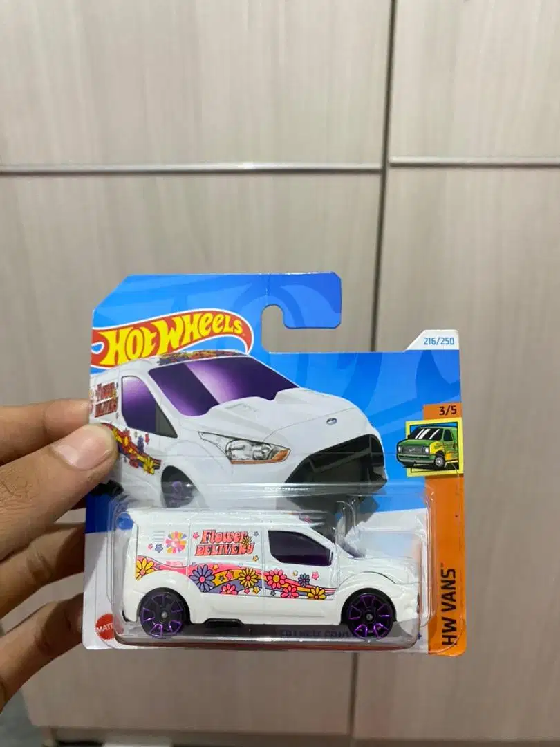 Hot Wheels Treasure hunt Ford Transit Connect