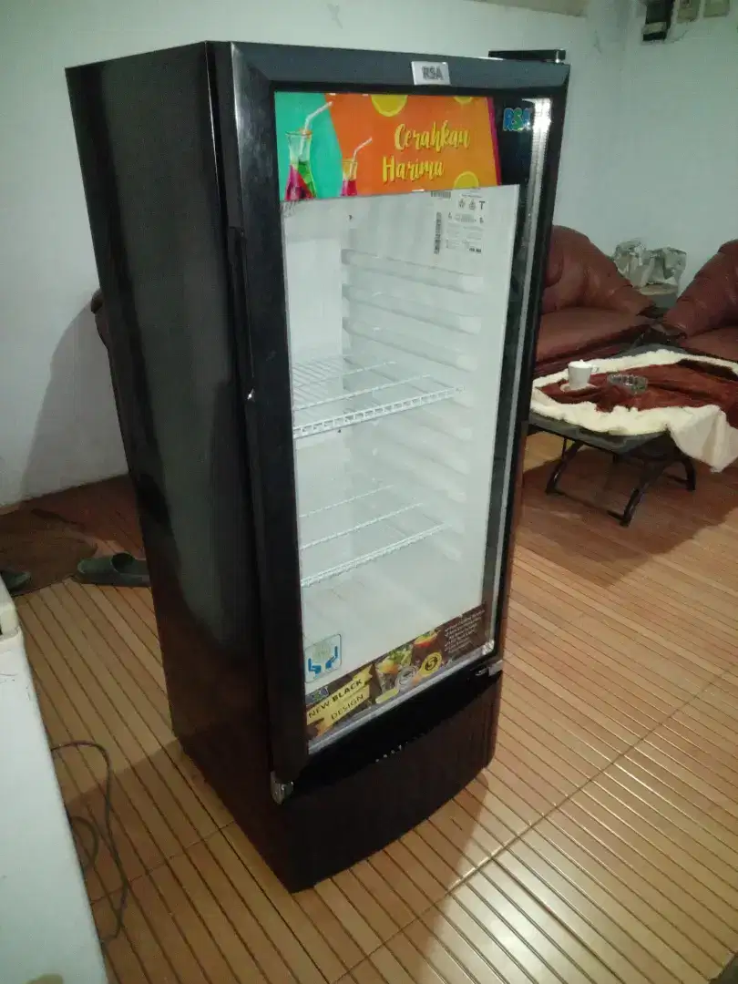 Dijual showcase merek RSA