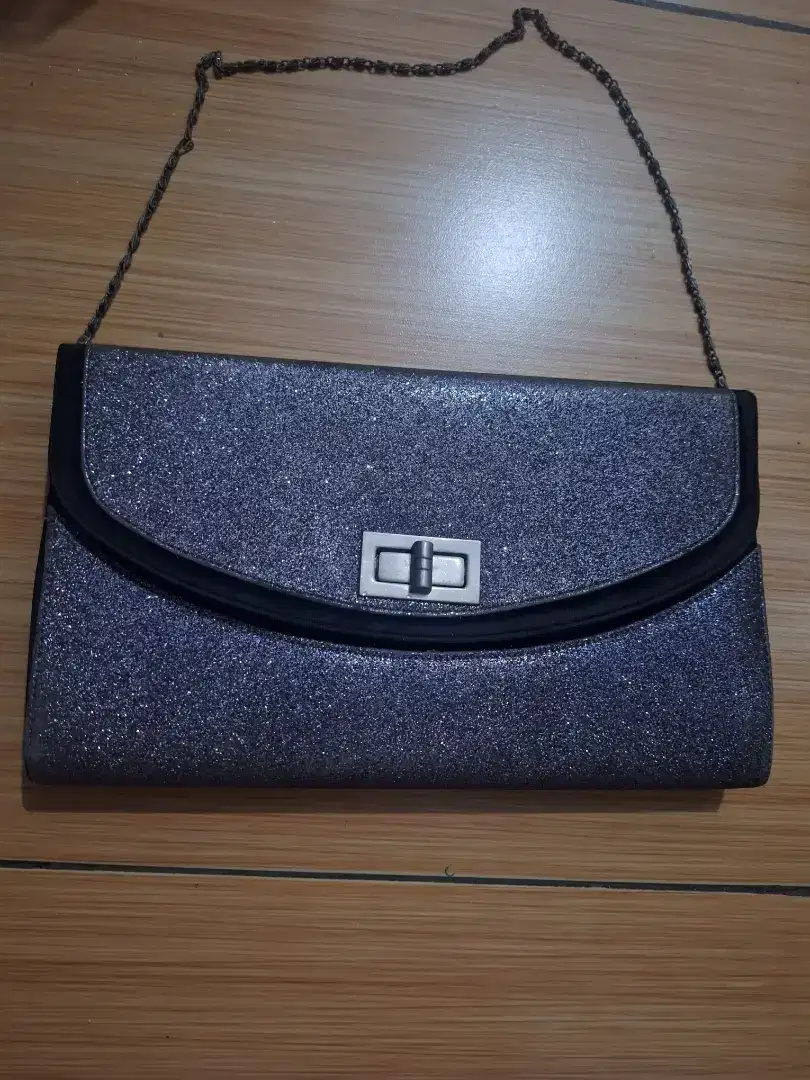Tas Pesta Merk Yongki Komaladi