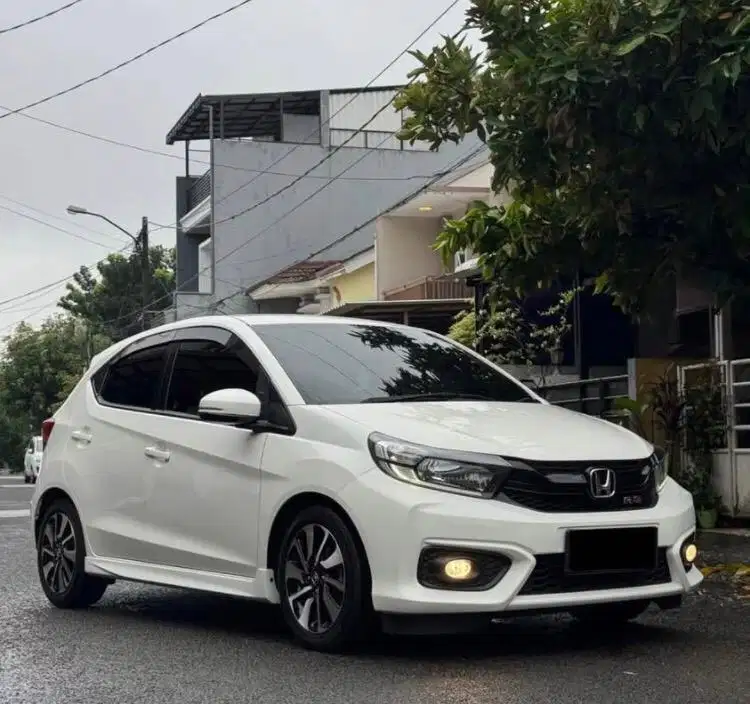 Honda Brio RS Metic putih 2022