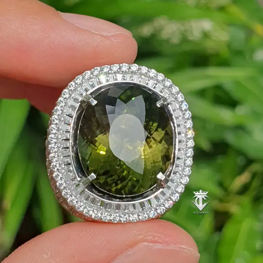 Batu Permata Natural HQ Olive Green Tourmaline 22.53 Ct GRI Lab Memo