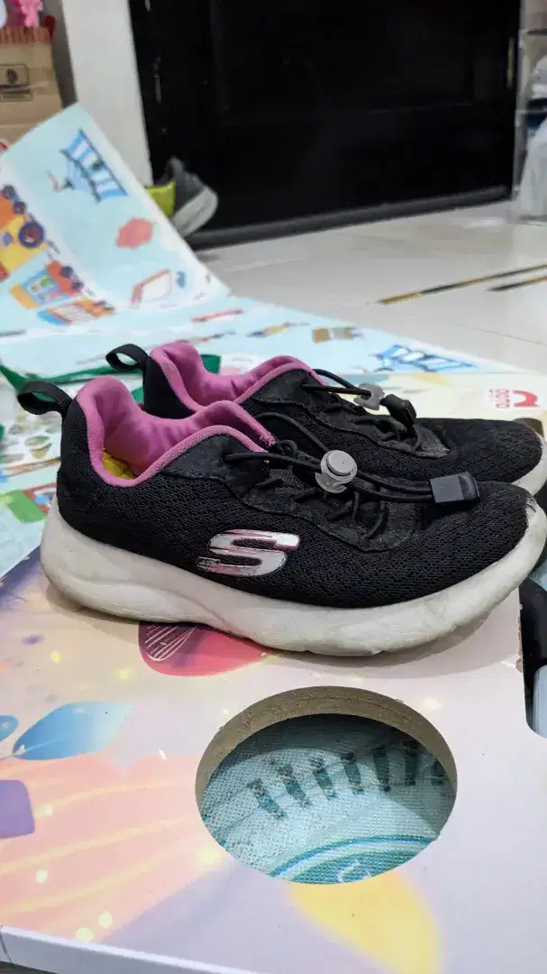 Sepatu anak skechers Size EUR 30 (19cm)