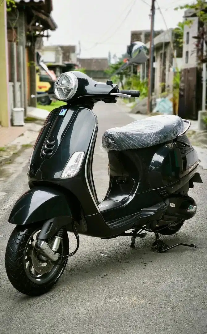 Vespa Piaggio LX 125 iGet Black Edition