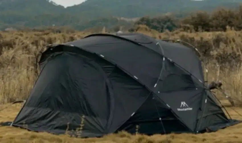 Tenda shilter G dari montainheker warna hitam komplit tinggal setup