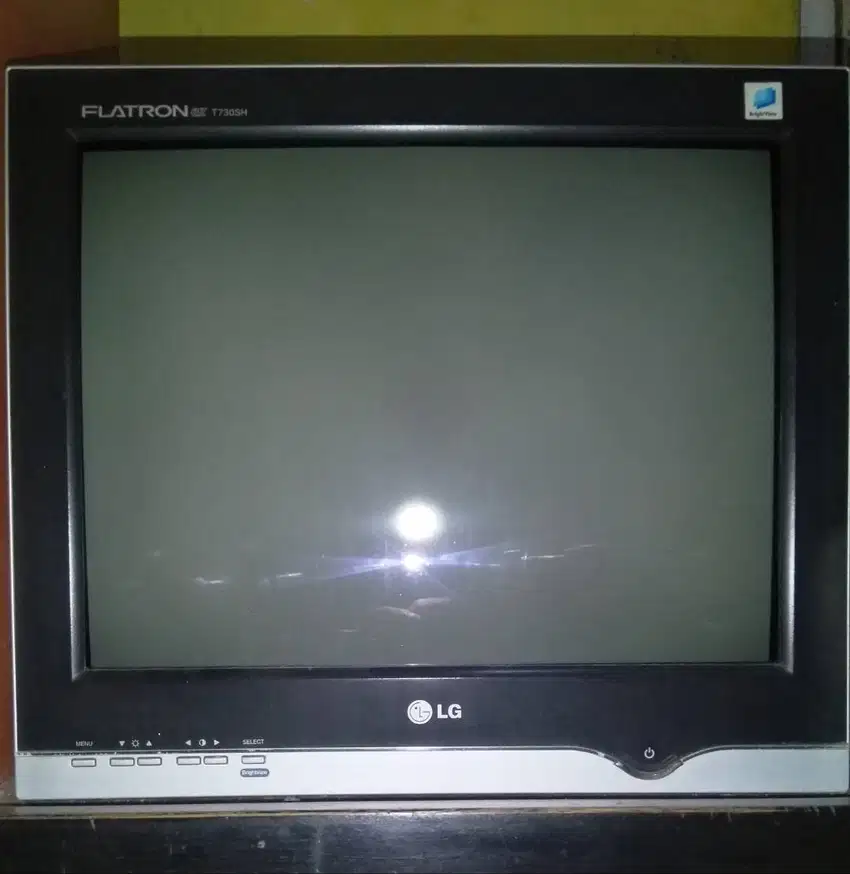 Monitor LG tabung layar datar 17 inch