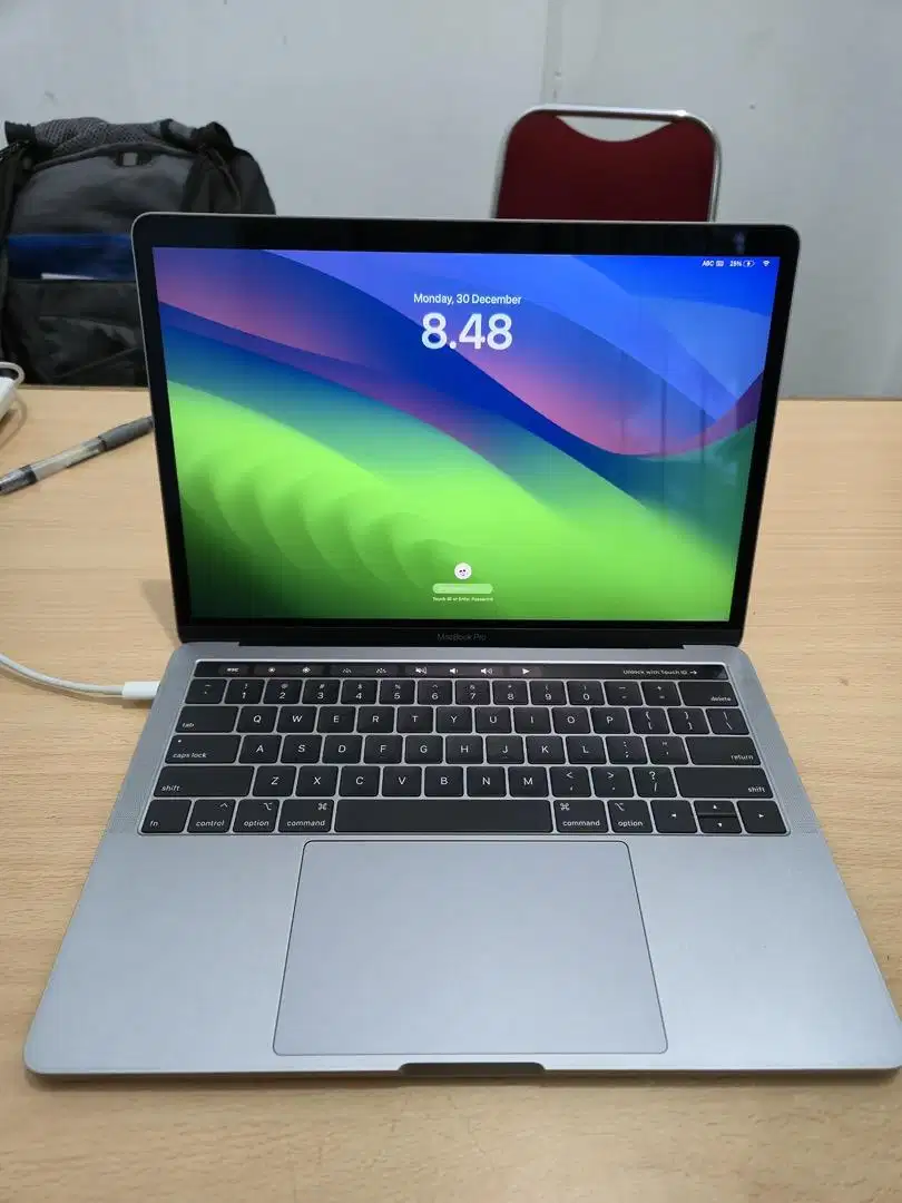 Macbook Pro 13 Inch 2019 Mulus like new