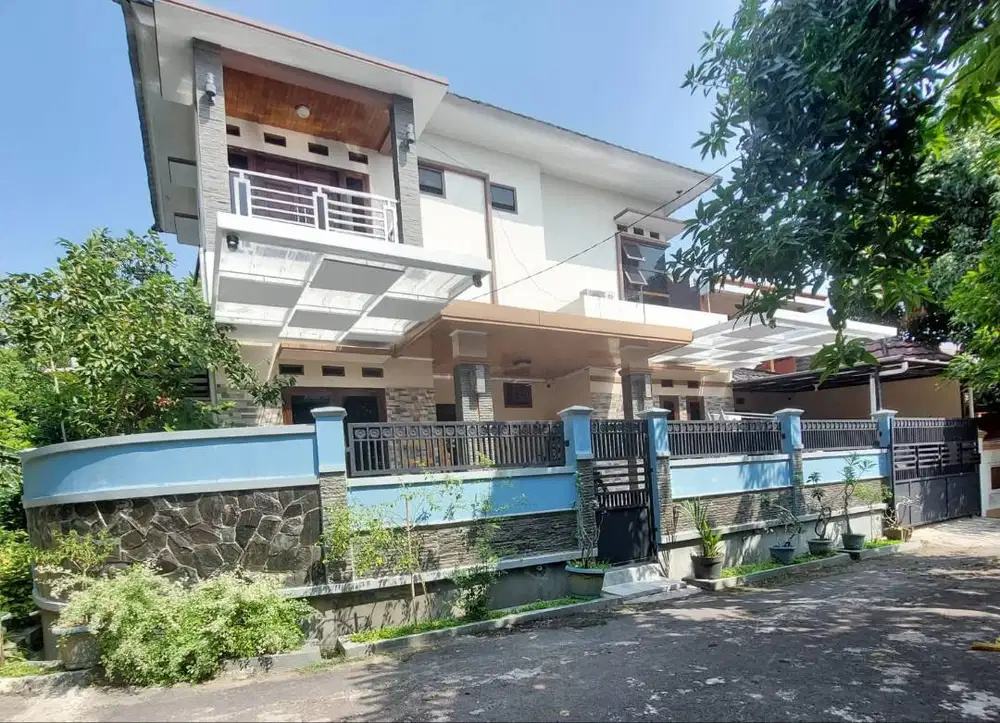 RUMAH MINIMALIS MODERN SIAP HUNI DILOKASI STRATEGIS!!