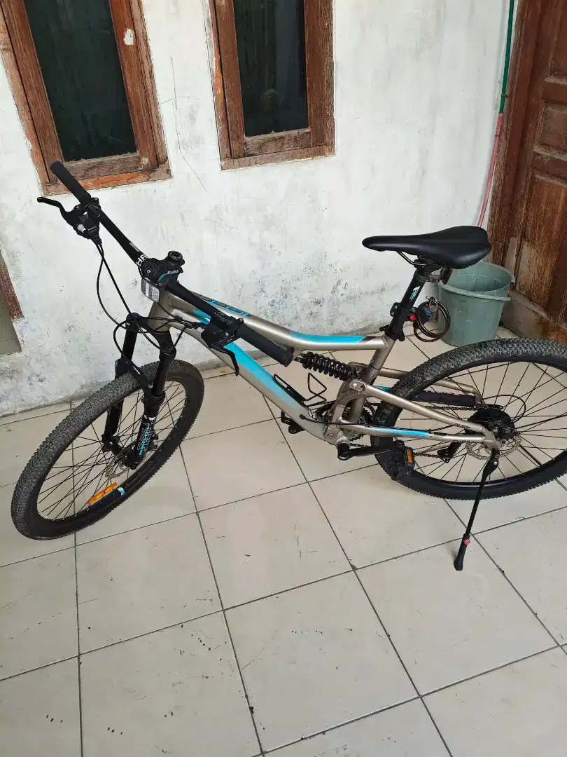 Sepeda MTB Thrill Oust 5.0 T120