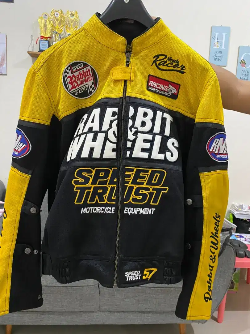 JAKET RACING RABBIT & WHEELS