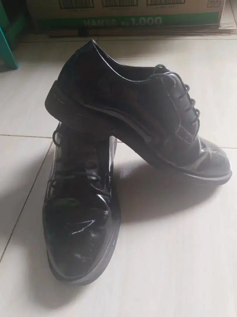 Di jual sepatu PDH dan PDL