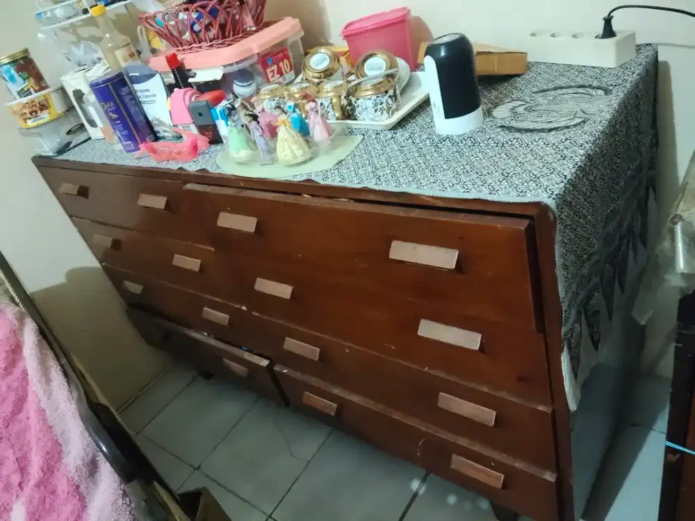 Lemari laci-laci jati