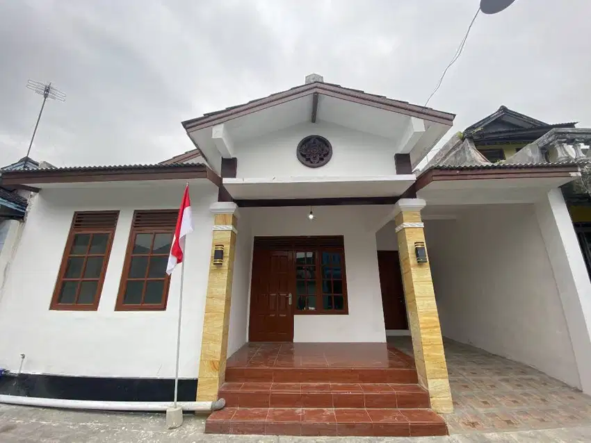 Disewakan Rumah Tahunan 2 Lt Di Perumahan Lembah Hijau (Nempel AKMIL)