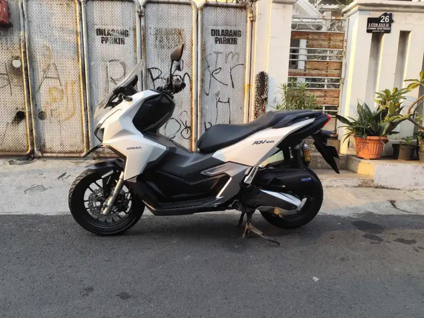 Honda adv 160 CBS th 2022 dki km low istimewa