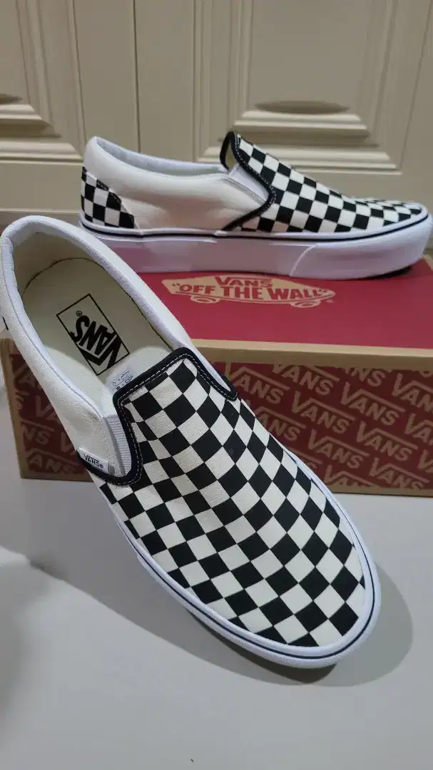 Dijual sepatu Vans klasik slip-on