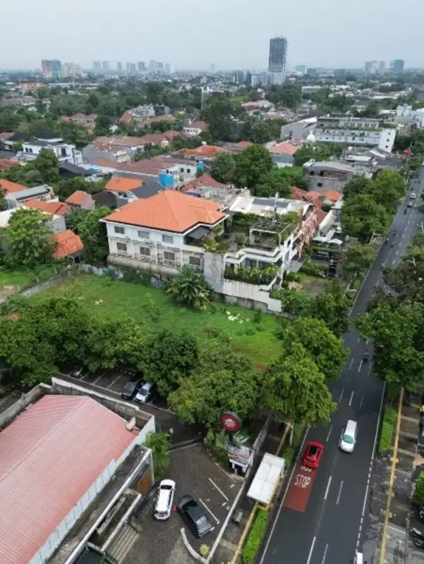 Lahan di pinggir jalan raya Kemang Jakarta  Selatan