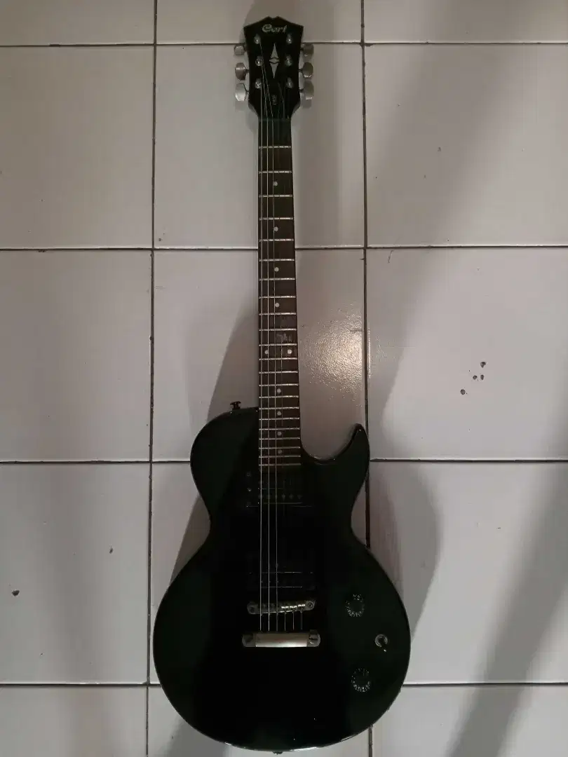 Gitar merk cort CR50 model lespaul asli original mii