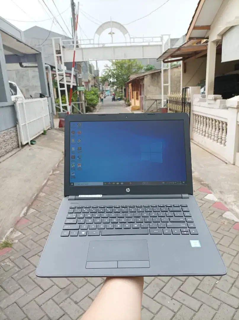 LAPTOP SKRIPSIAN HP 240 G6 CORE I3 GEN 7 RAM 8GB SSD 128GB