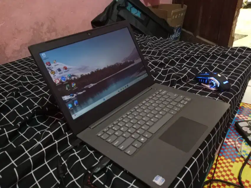 Laptop lenovov130-141GM