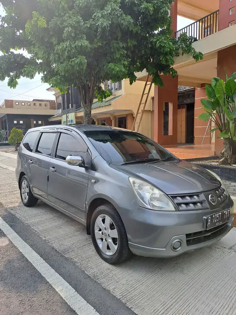 NISSAN GRAND LIVINA  1.5 XV Automatic