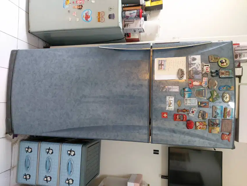 merk Sharp 2 pintu