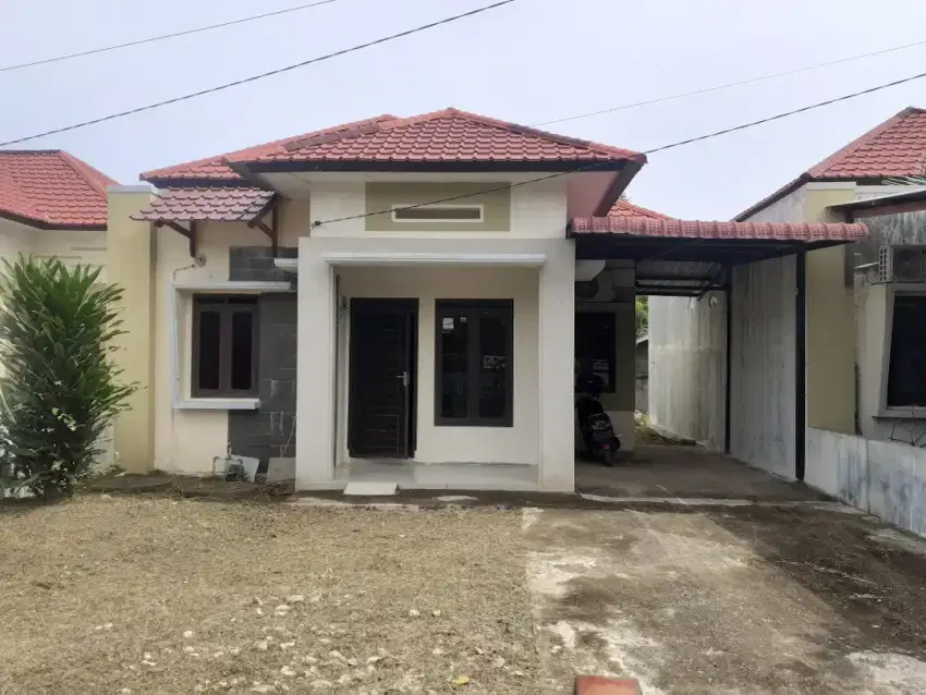 Disewakan Rumah 3 Kamar, 2 kamar mandi. 2 Ac, 1 Rak piring