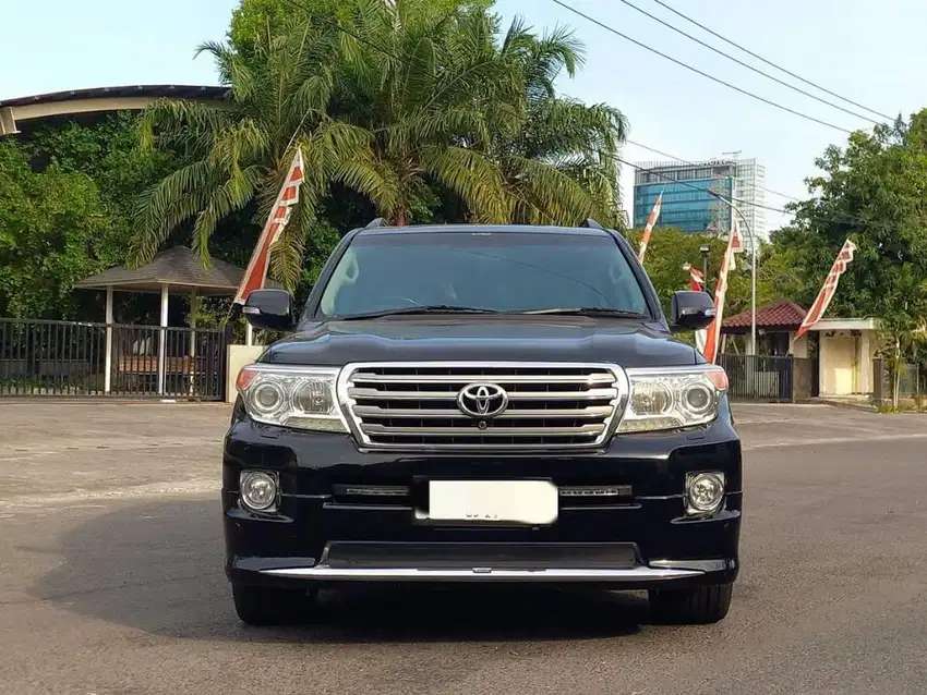 FULL ORISINIL ready unit toyota landcruiser VX200 fullspec hitam 2014