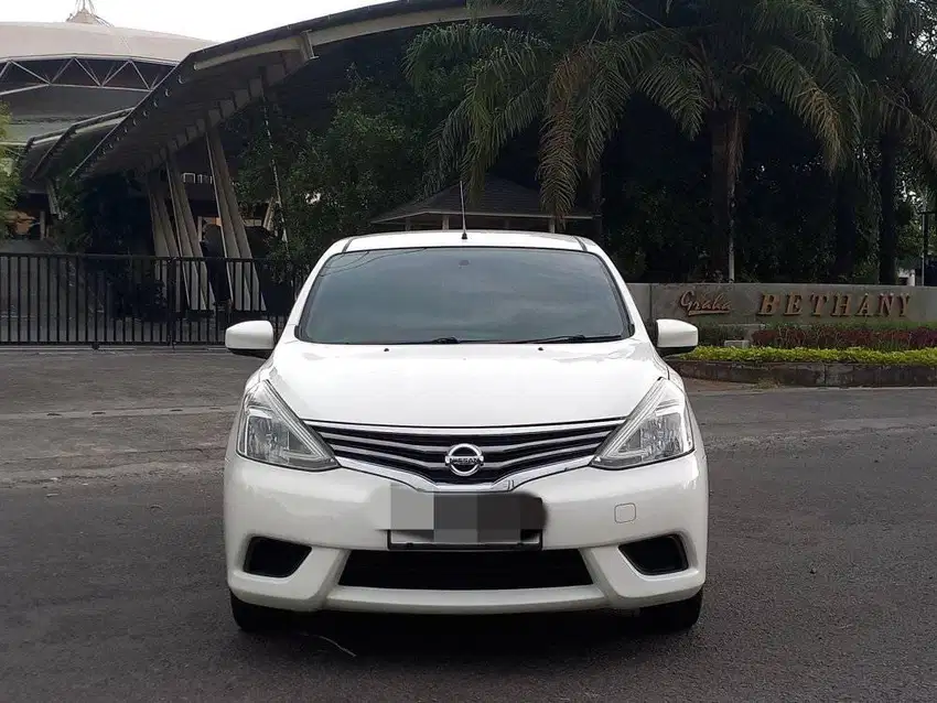 nissan grand livina SV 2014 putih automatic putih full orisinil