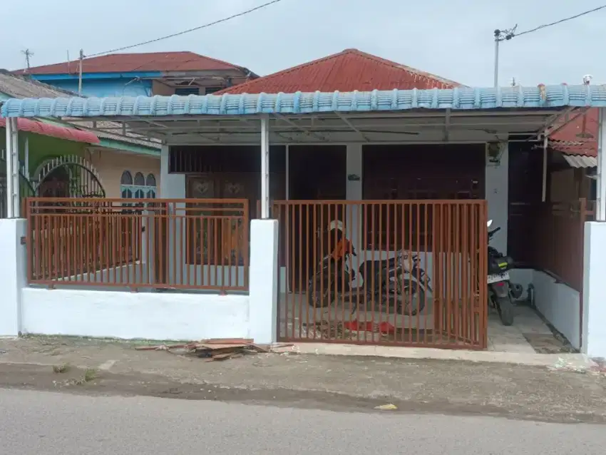 sewa rumah tahunan/bulanan, aman & pinggir jalan