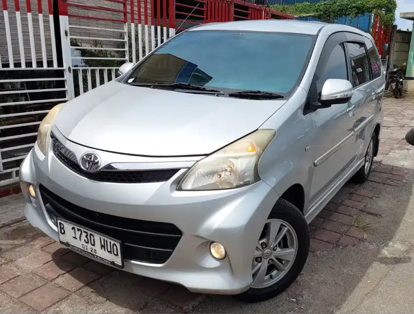 Avanza VELOZ 1.5 AT Pajak Hidup 1th Berkas Lengkap Tangan Pertama