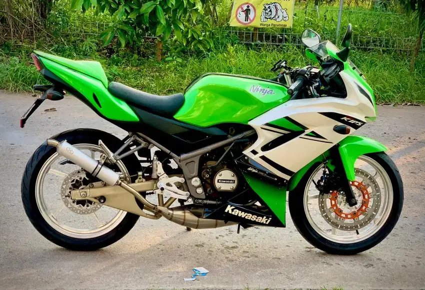 Kawasaki ninja 150RR UNNIVERSARY 30TH