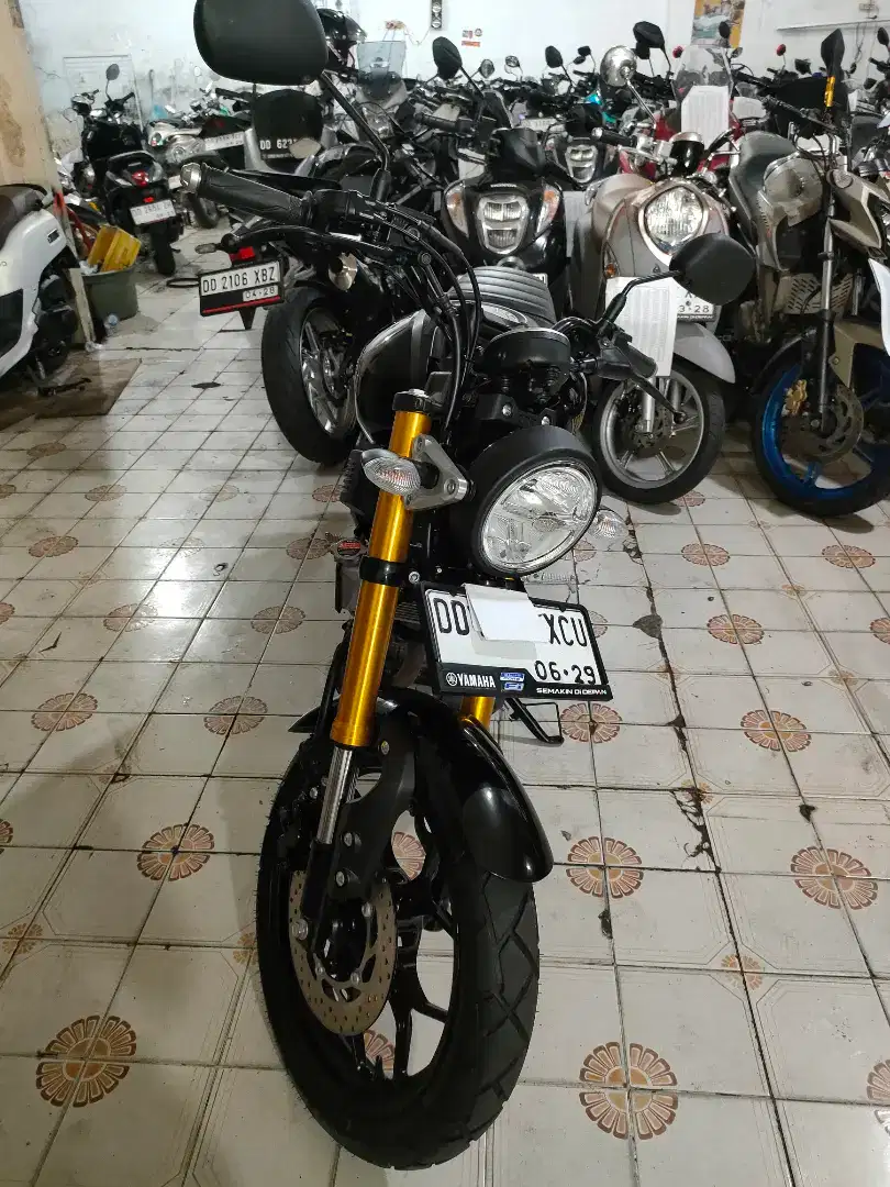 Yamaha xsr 150  cc 2024 hitam