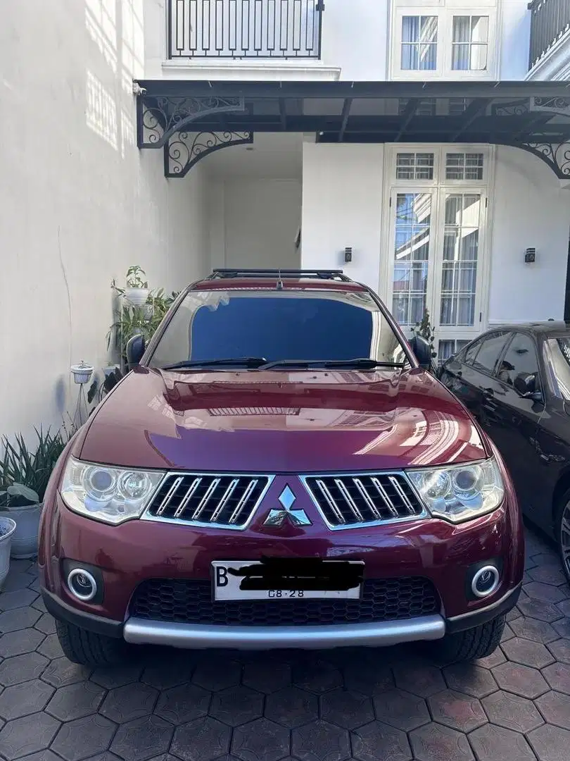 Pajero Exceed 2010 Merah