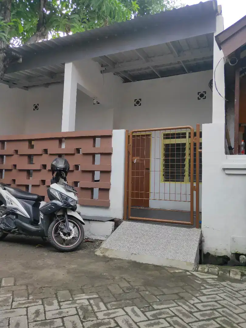 Di kontrakan rumah daerah Sukodono