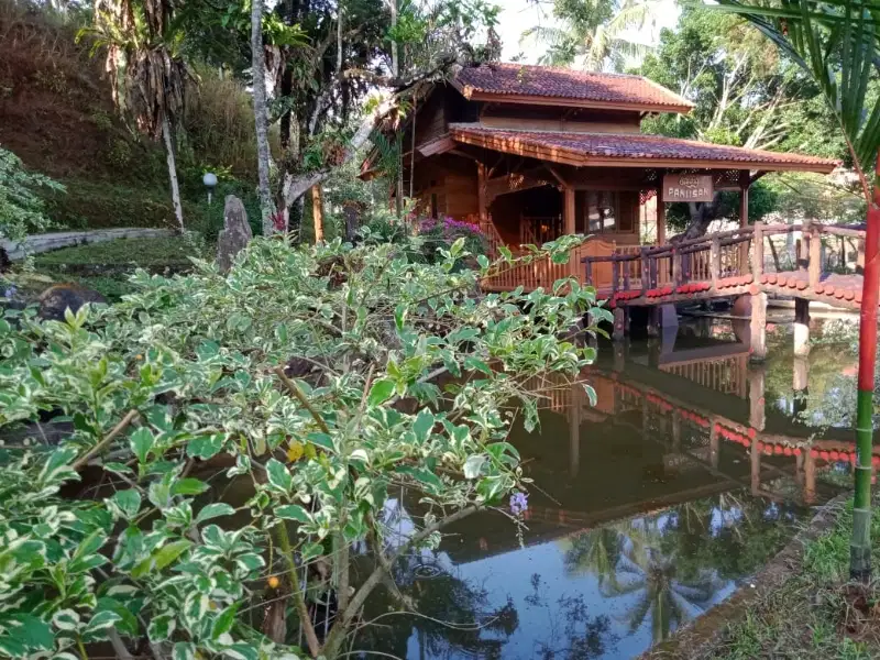 Villa Asri Tanah Luas Plus Kolam Ikan di Bojong Purwakarta