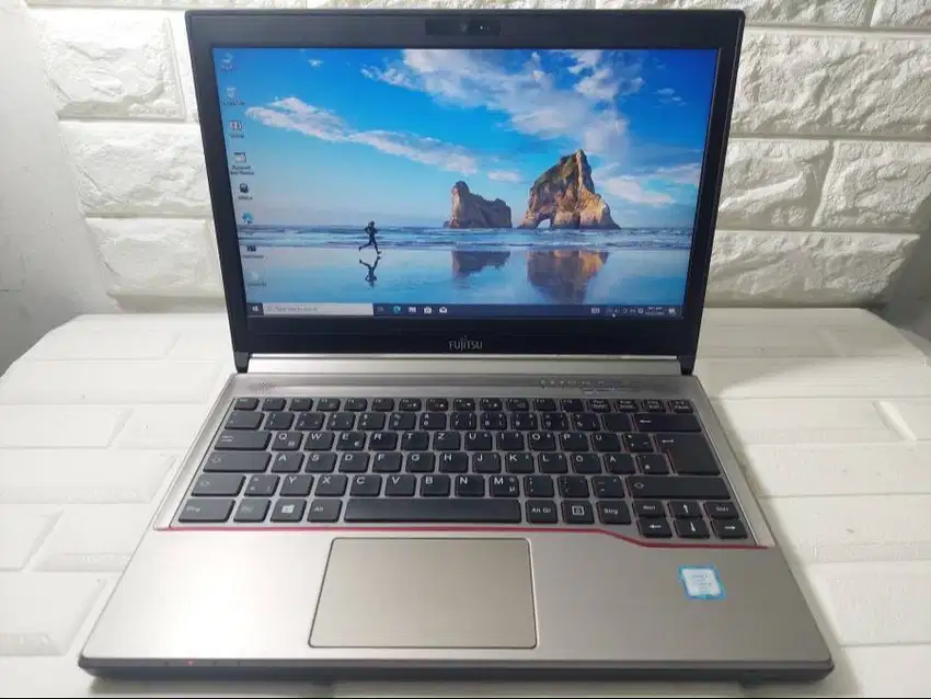 Laptop Fujitsu E736 Core i5 Gen 6 RAM 8/256GB 14INCH D-WKJ