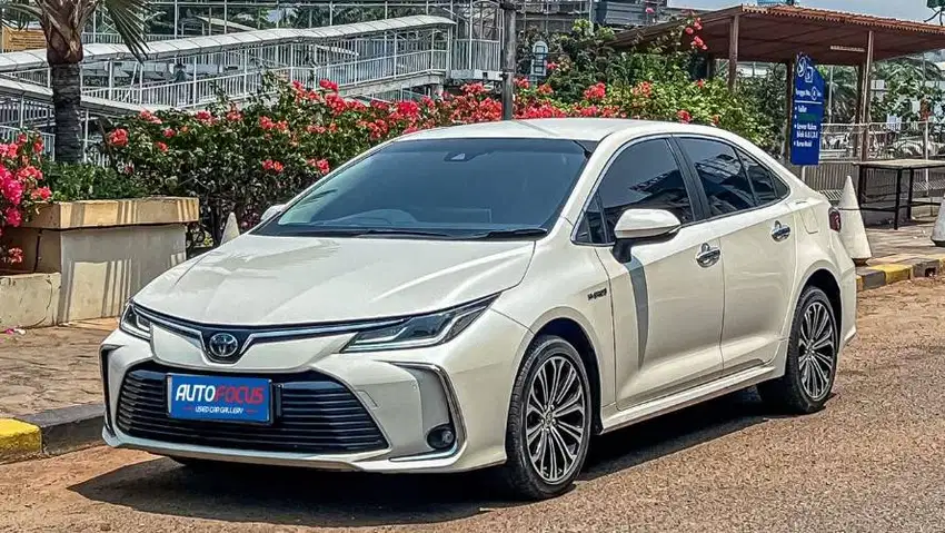 Toyota Corolla Altis 1.8L HYBRID Facelift 2019