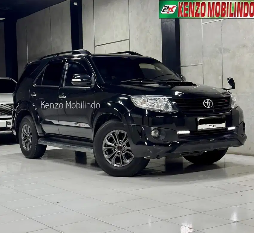 Fortuner Diesel 2,5 VNT TRD AT 2014/2015 hitam,km rendah dp 35 #pajero