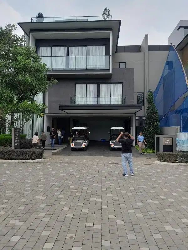 Rumah sultan Layton .Navapark BSD