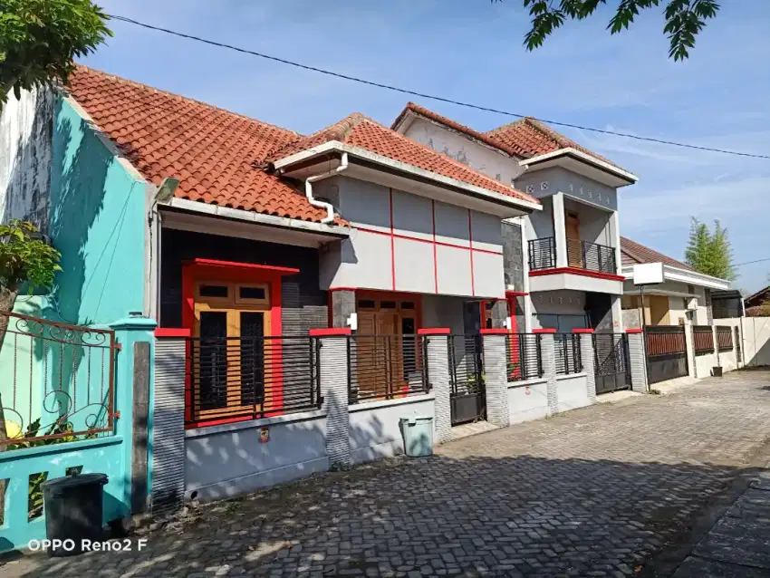 Rumah Besar Sewa Bulanan Full Furnished Parkir Luas