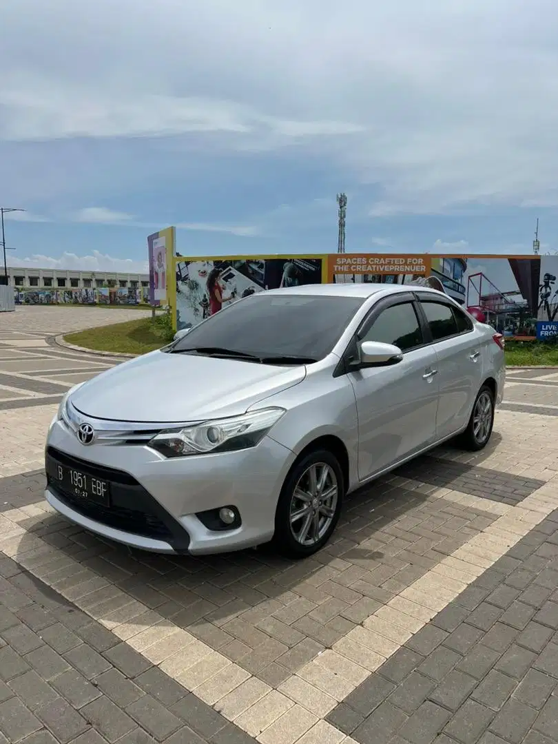 LOW KM MULUS TERAWAT LIKE NEW ! Toyota Vios 1.5 G AT 2015 Silver