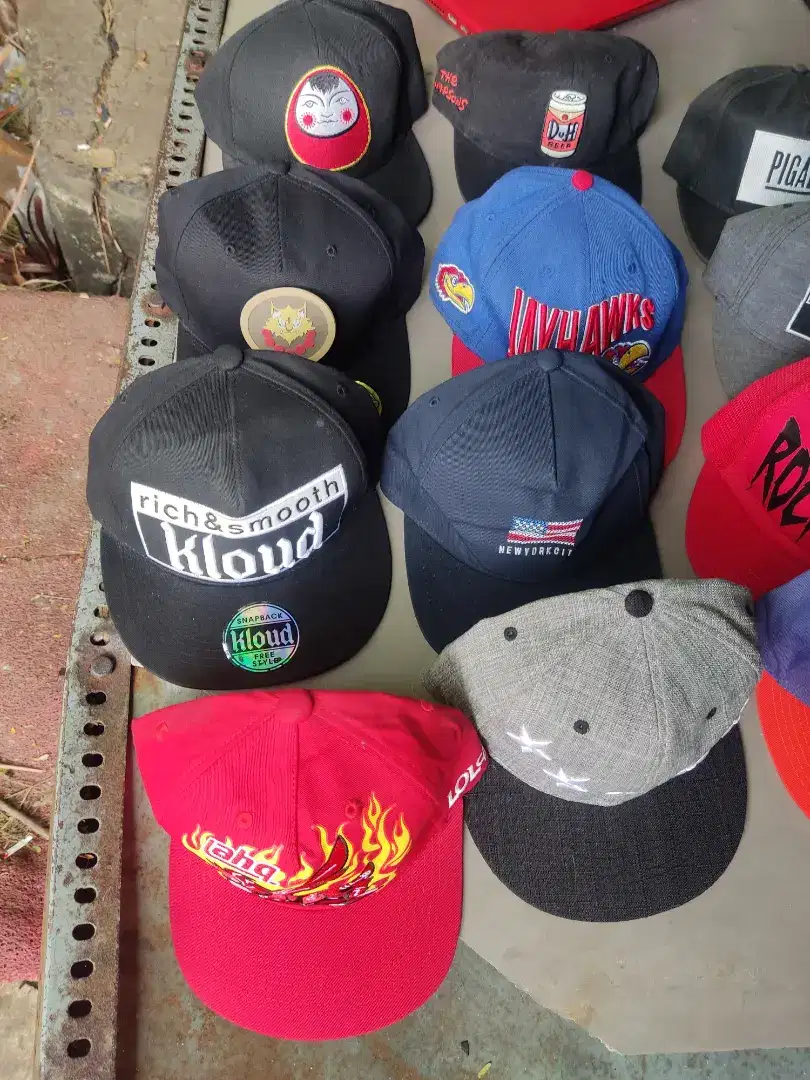 Edisi BU ambil semua atau satuan topi original berbagai merek