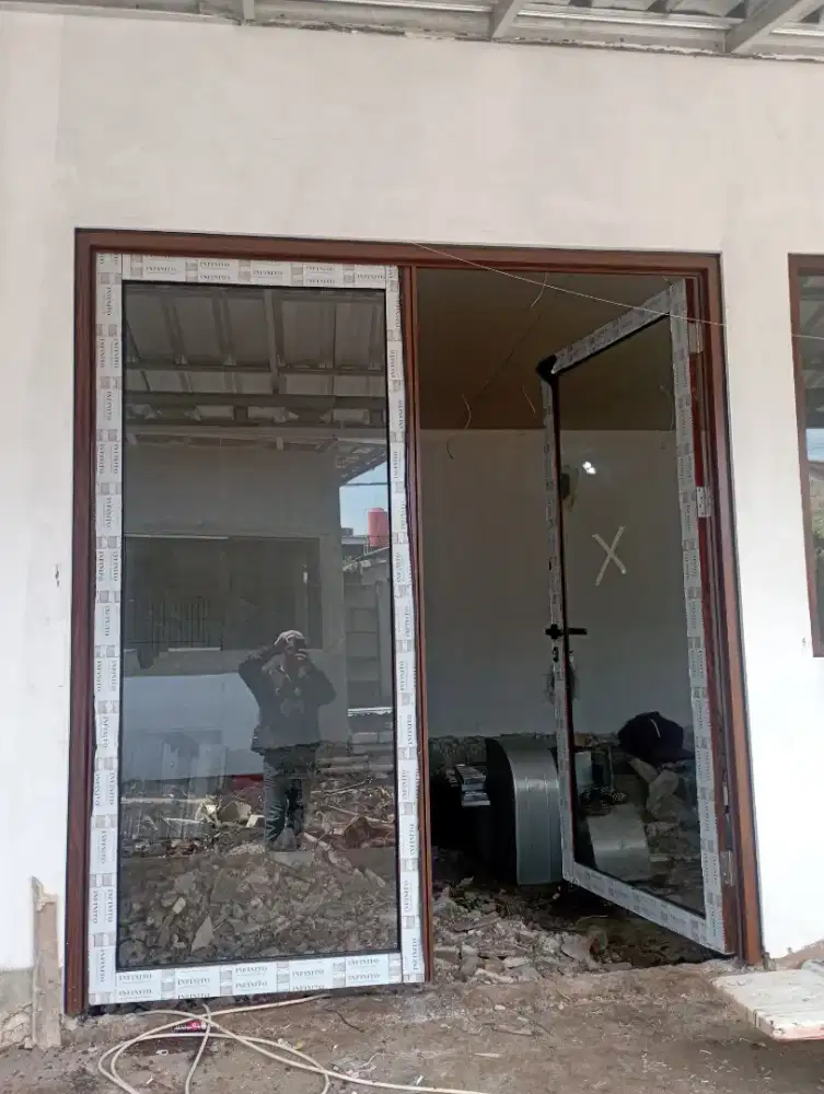 Kusen aluminium dan kaca