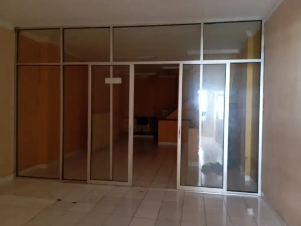 Kusen aluminium dan kaca