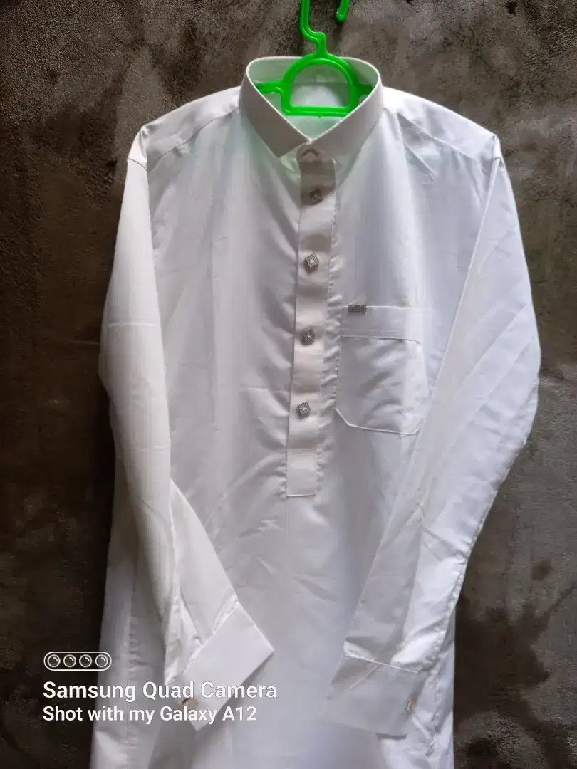 Preloved,Beli tapi kebesaran Mulus,Jubah Al Marwan,kancing kotak emas