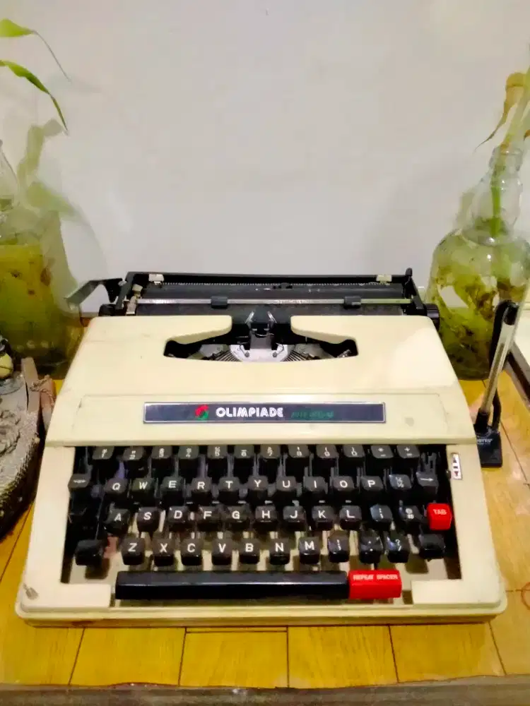Barang Antik Mesin Tik Merk Olimpiade Mulus No Minus