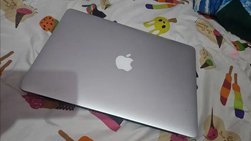 Macbook air 2017 13inch GOOD CONDITION(SECOND)