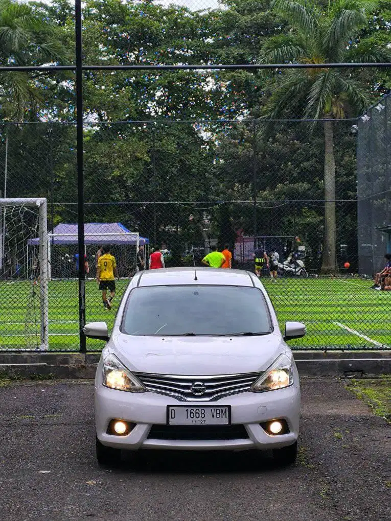 DP 9JT ll NISSAN GRAND LIVINA XV 1.5 AT 2017