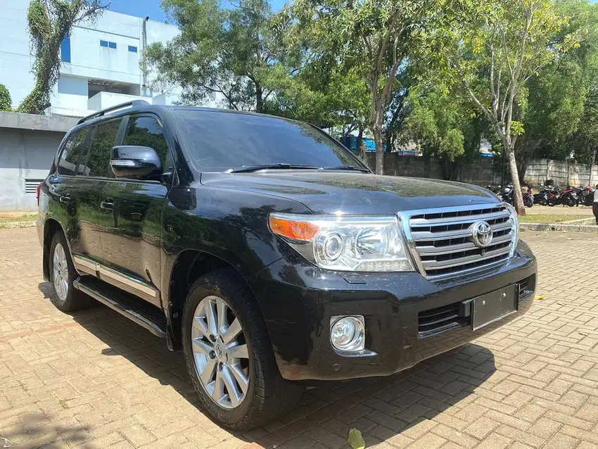 Toyota Land Cruiser Hitam 2013 4.5 V8 4D Diesel AT