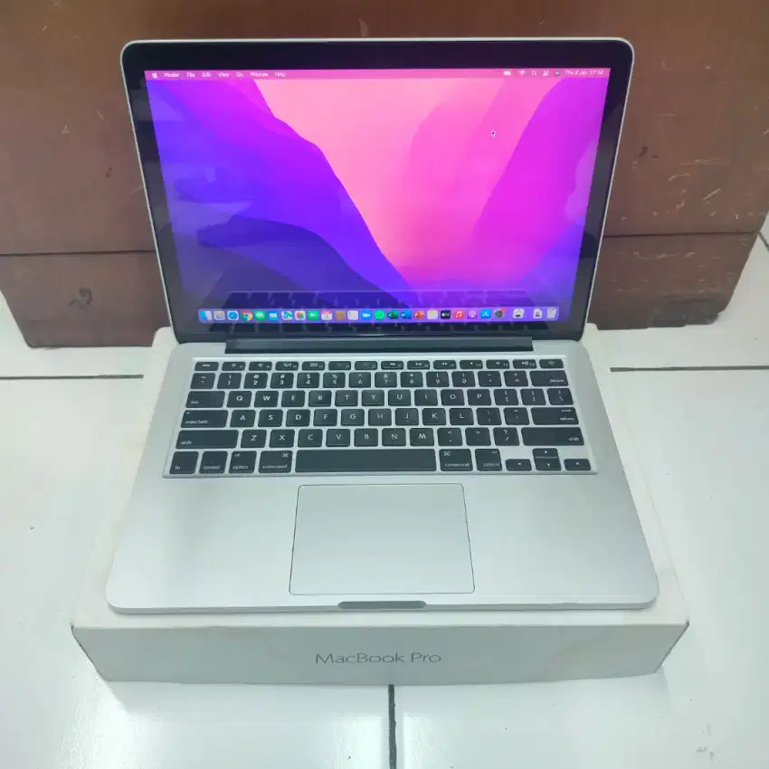 Macbook pro Retina 2015 13 inch Intel Core I5 Ram 8gb ssd 256gb